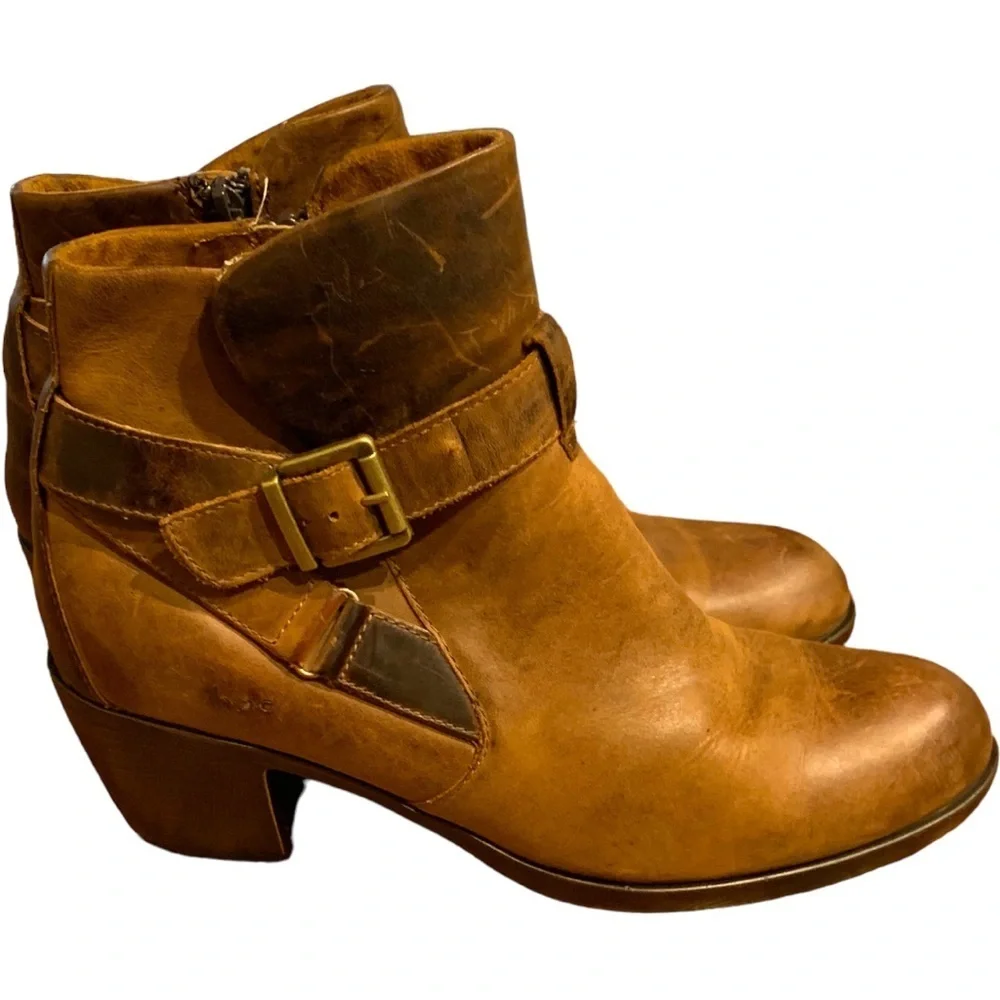 BOC Shea Distressed Leather Booties in Size 11